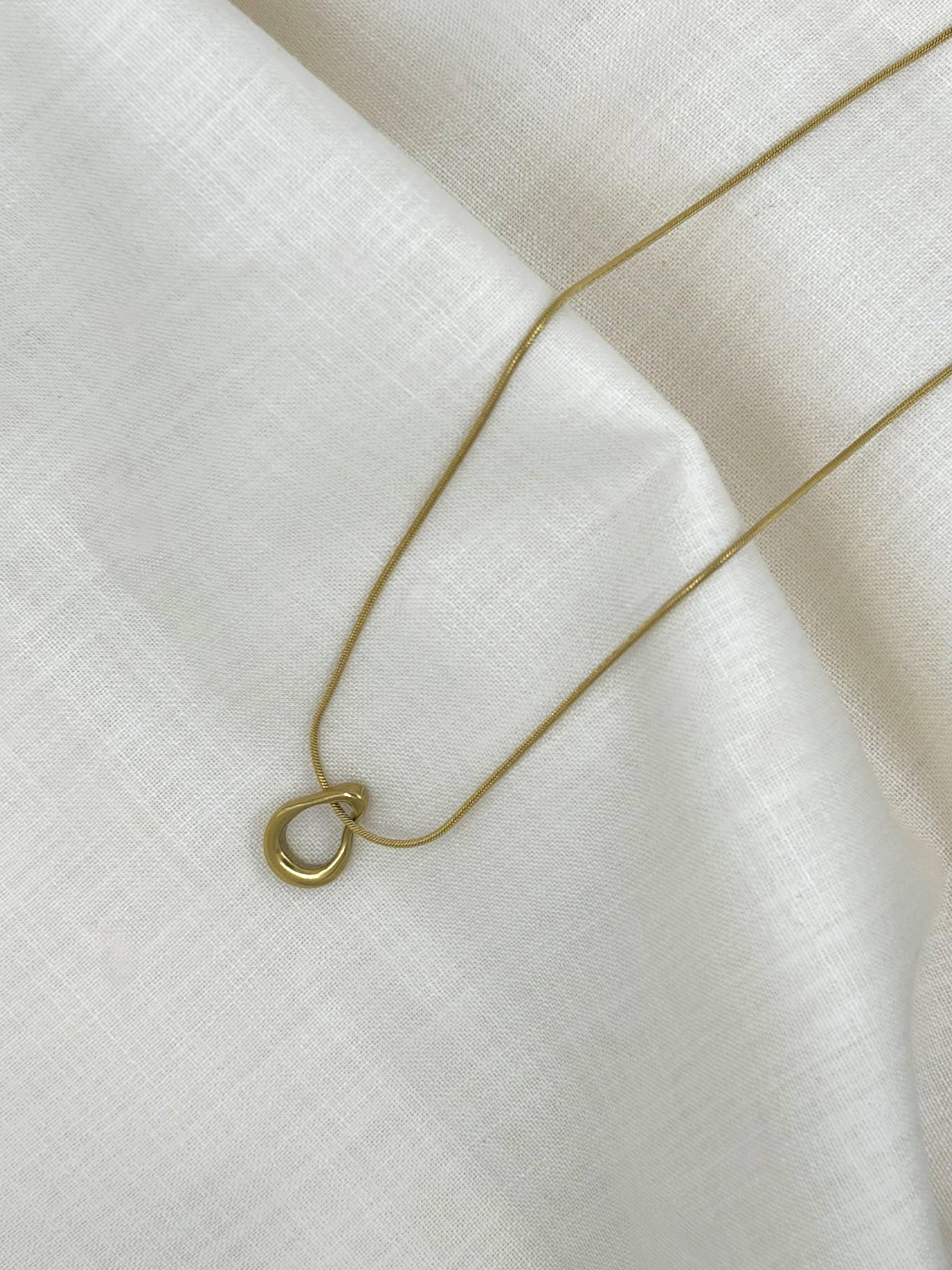 Abstract teardrop pendant snake chain - image 5