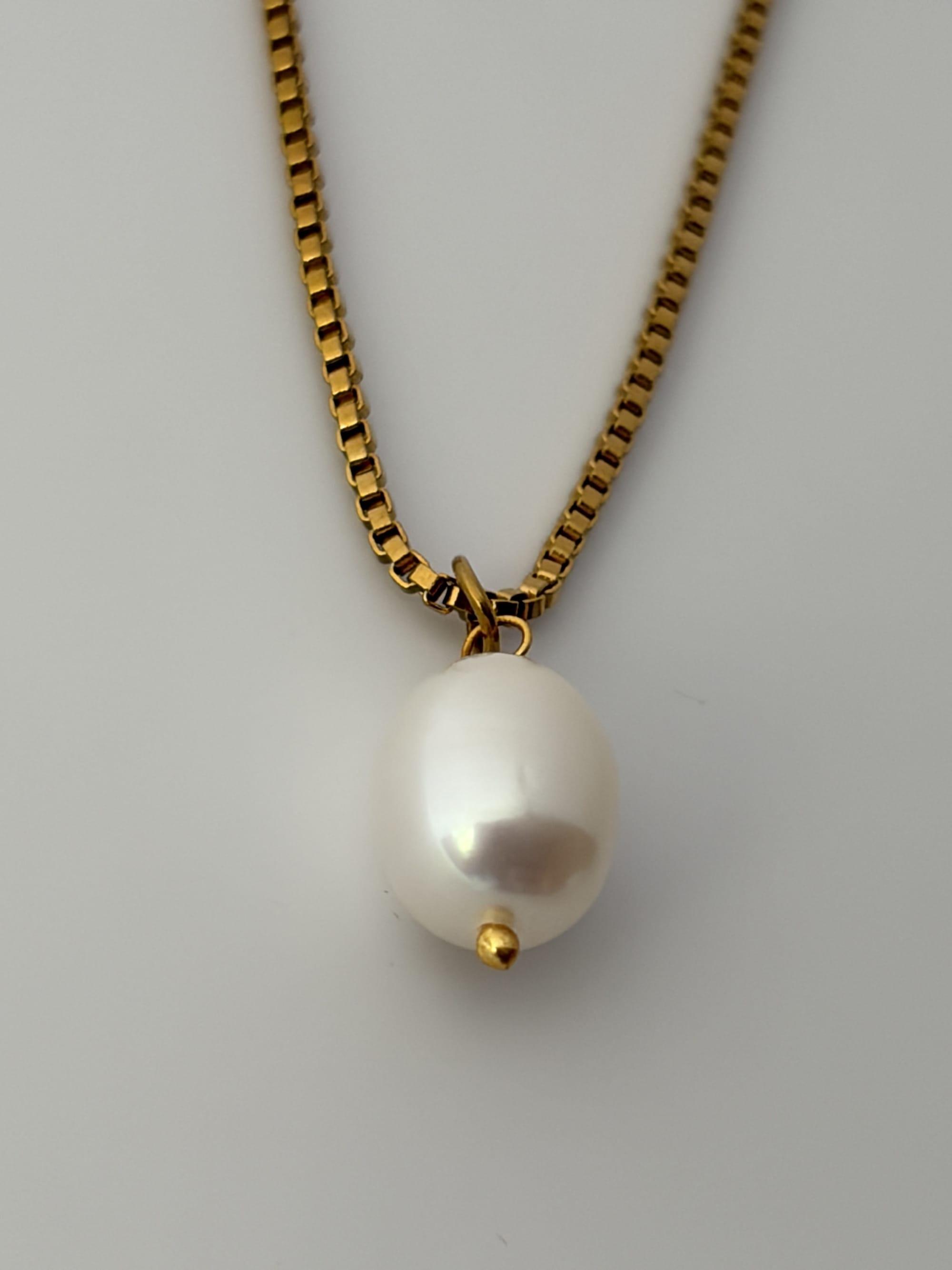 Classic pearl pendant