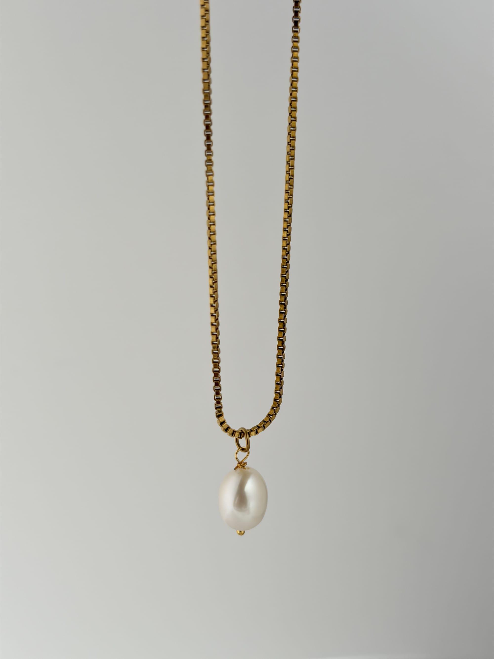Classic pearl pendant - image 5