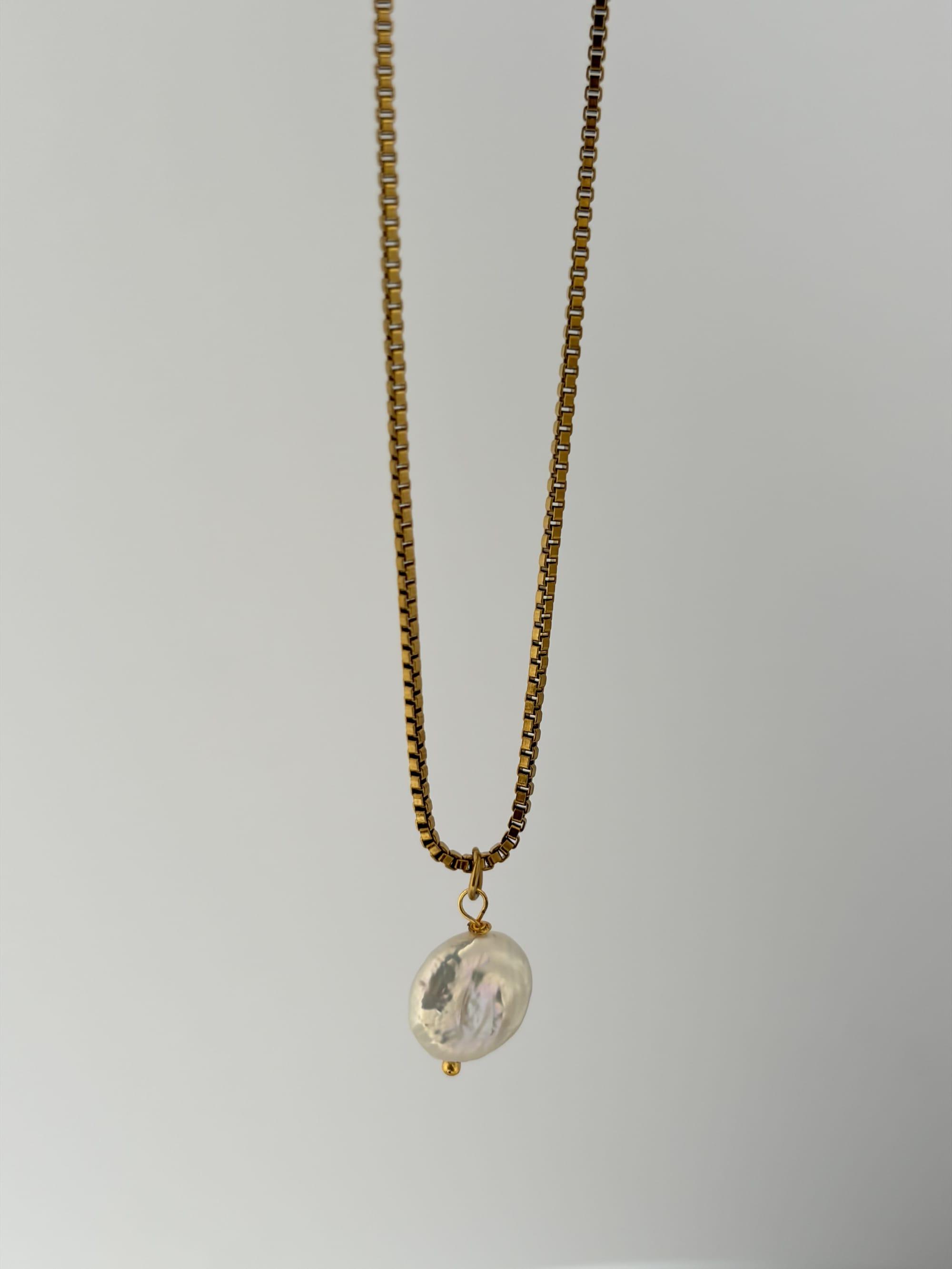 Coin pearl pendant