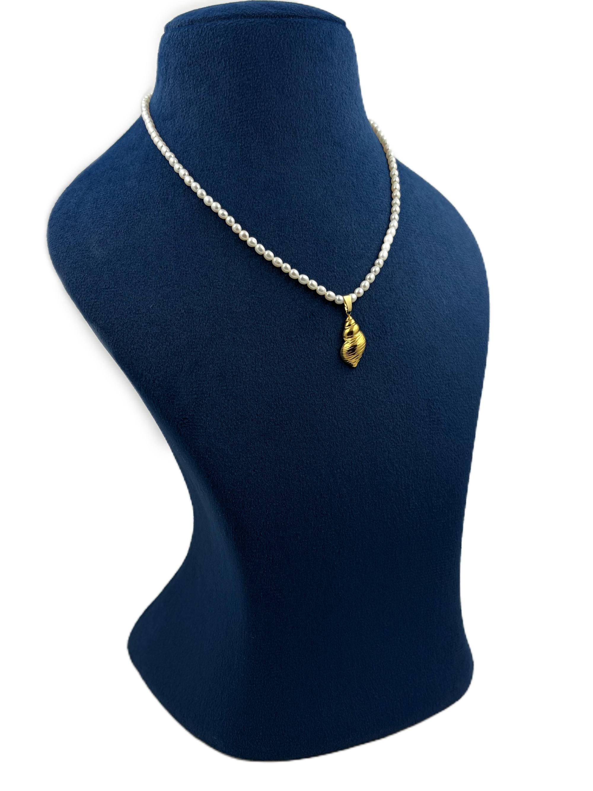 Conch shell pearl necklace - image 2