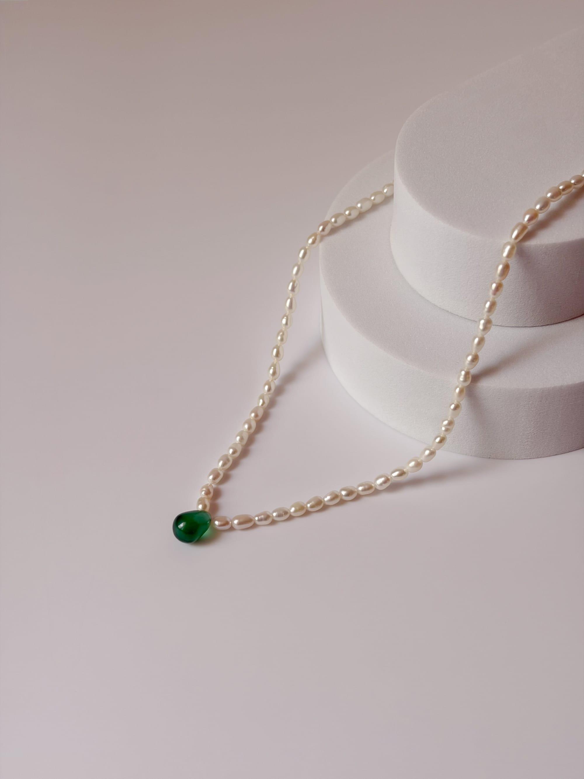 Green onyx teardrop pearl necklace