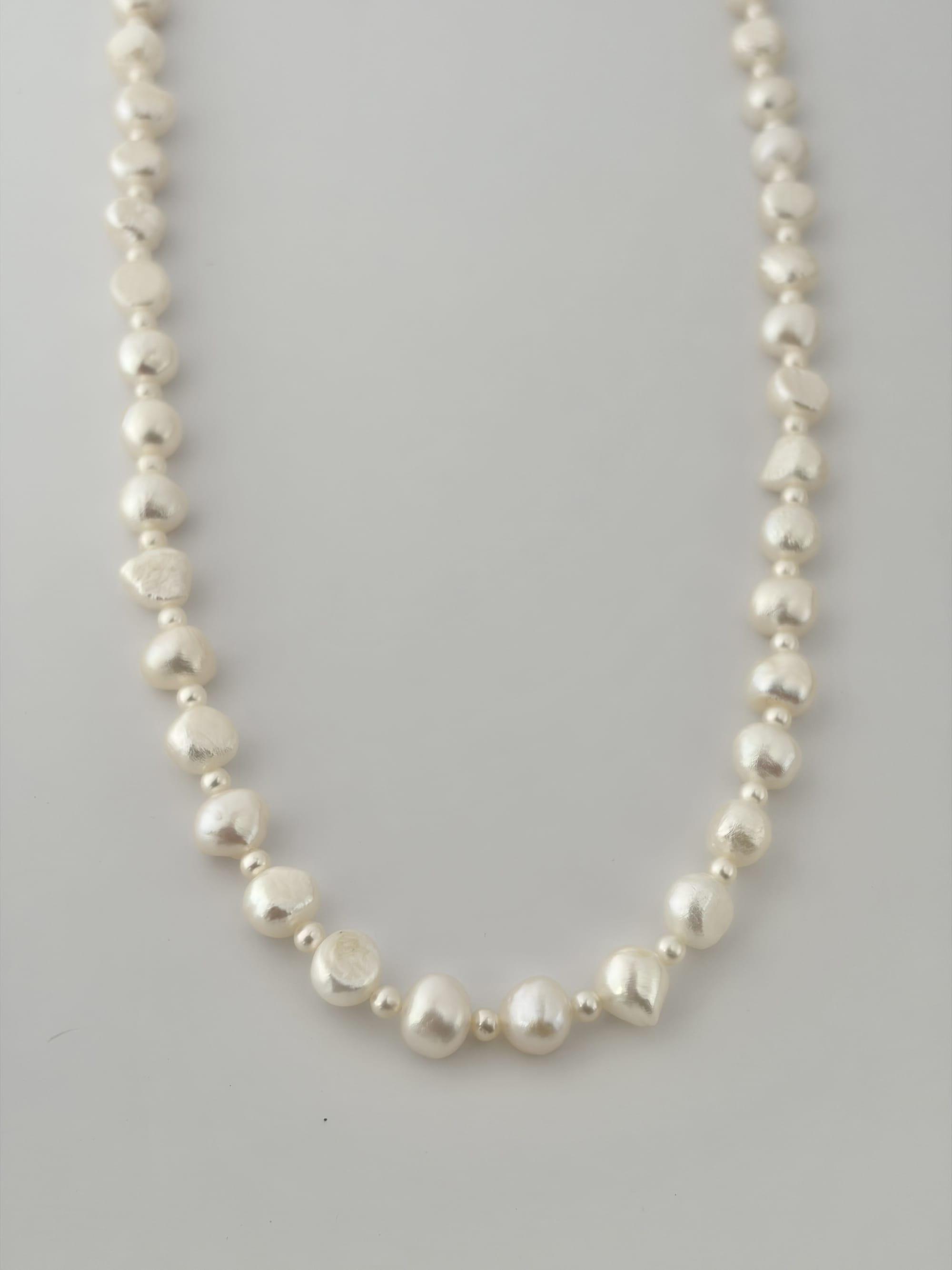 The statement chunky pearl necklace