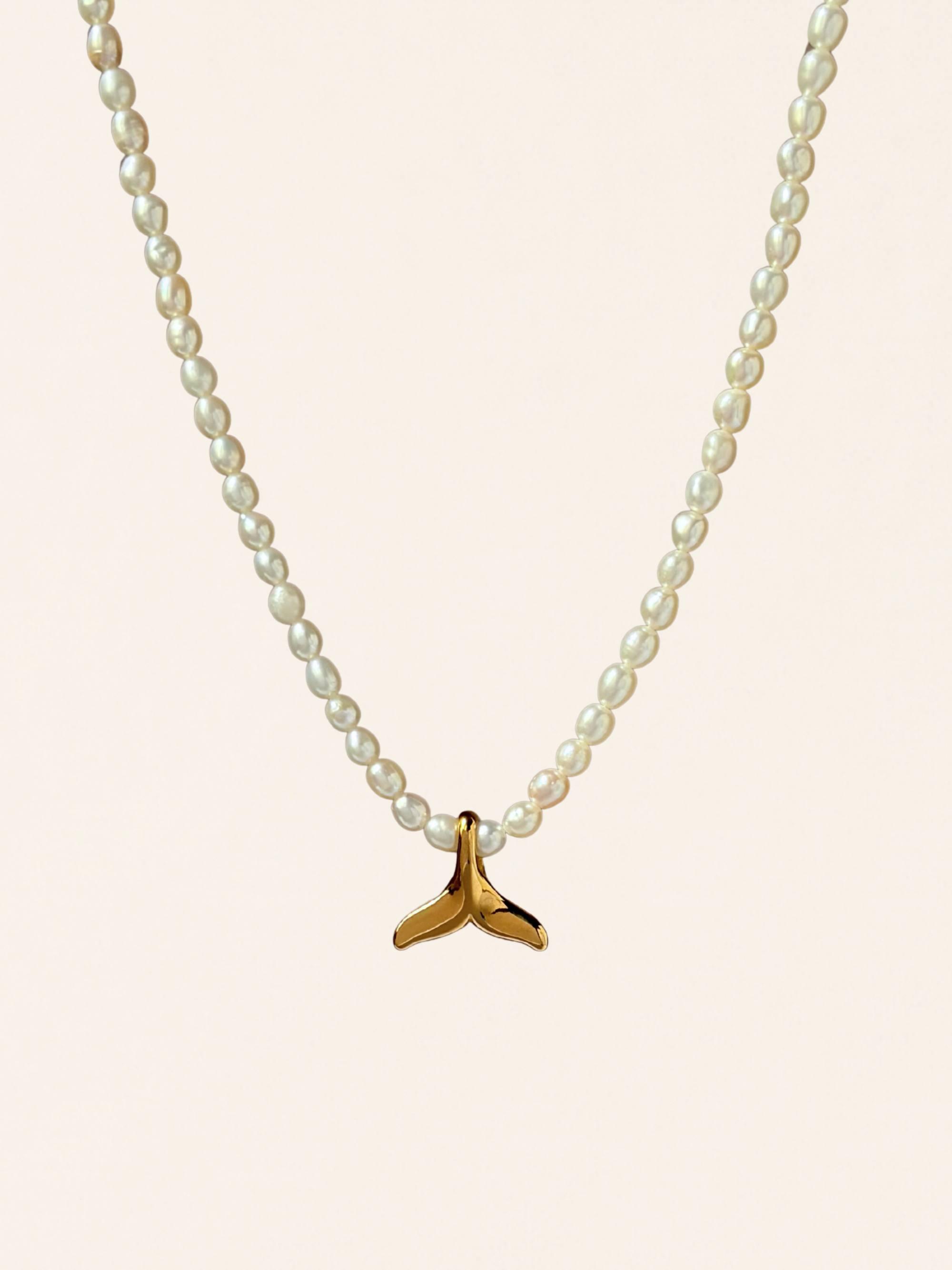 Fish tail pearl necklace
